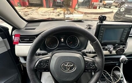 Toyota RAV4, 2021 год, 2 999 000 рублей, 2 фотография