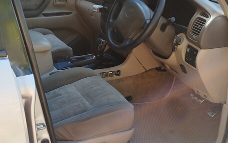 Toyota Land Cruiser 100 рестайлинг 2, 2001 год, 1 199 000 рублей, 6 фотография