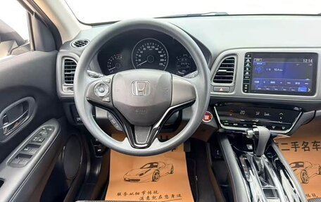 Honda Vezel, 2021 год, 1 180 000 рублей, 10 фотография