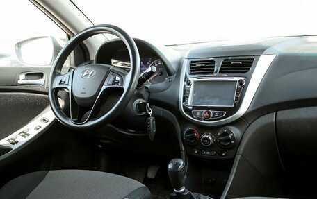 Hyundai Solaris II рестайлинг, 2012 год, 615 000 рублей, 10 фотография