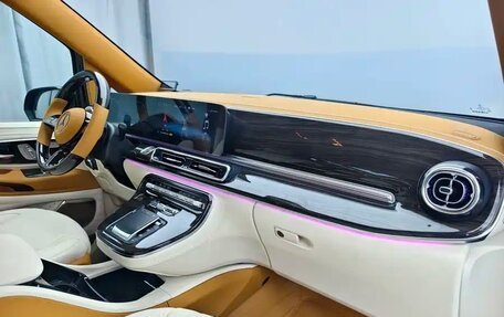 Mercedes-Benz V-Класс, 2023 год, 8 500 000 рублей, 10 фотография