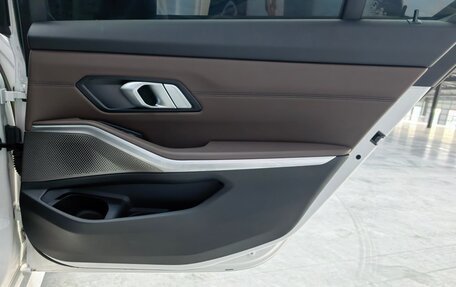 BMW 3 серия, 2023 год, 3 330 000 рублей, 33 фотография