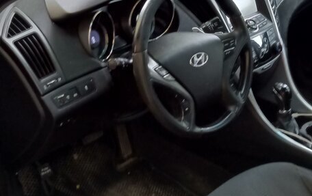 Hyundai Sonata VI, 2011 год, 620 000 рублей, 6 фотография