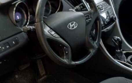 Hyundai Sonata VI, 2011 год, 620 000 рублей, 4 фотография