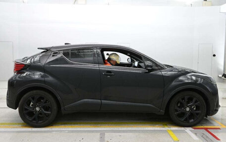 Toyota C-HR I рестайлинг, 2022 год, 1 980 000 рублей, 3 фотография
