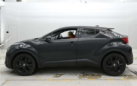 Toyota C-HR I рестайлинг, 2022 год, 1 980 000 рублей, 4 фотография