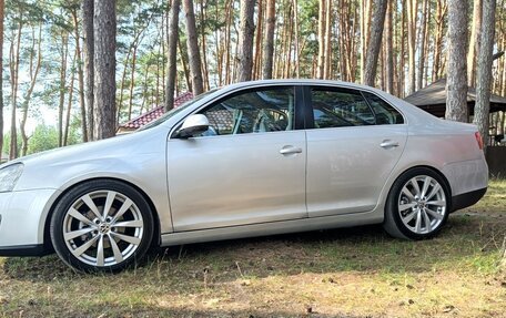 Volkswagen Jetta VI, 2010 год, 700 000 рублей, 2 фотография