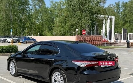 Toyota Camry, 2019 год, 3 290 000 рублей, 3 фотография
