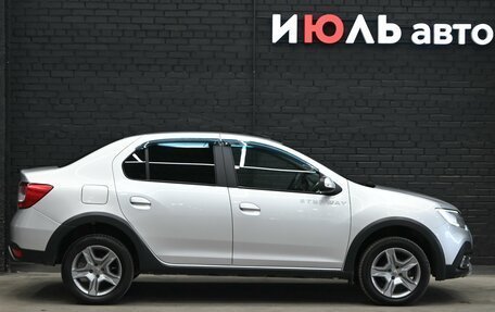 Renault Logan II, 2020 год, 900 000 рублей, 9 фотография