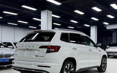 Skoda Karoq I, 2022 год, 2 200 000 рублей, 4 фотография