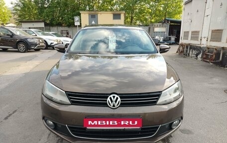 Volkswagen Jetta VI, 2013 год, 799 000 рублей, 2 фотография