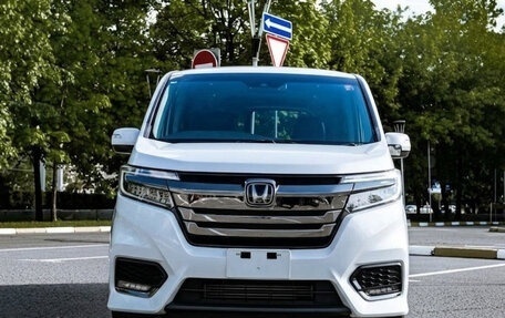 Honda Stepwgn IV, 2021 год, 1 970 000 рублей, 2 фотография