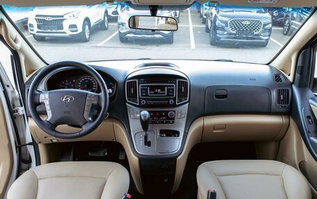 Hyundai H-1 II рестайлинг, 2016 год, 2 395 000 рублей, 16 фотография