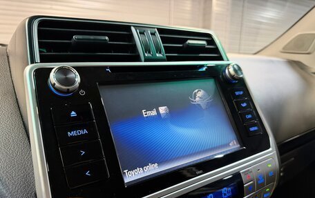 Toyota Land Cruiser Prado 150 рестайлинг 2, 2018 год, 5 090 000 рублей, 25 фотография