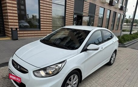 Hyundai Solaris II рестайлинг, 2012 год, 945 000 рублей, 3 фотография