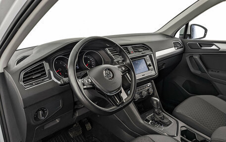 Volkswagen Tiguan II, 2018 год, 2 500 000 рублей, 15 фотография