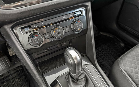 Volkswagen Tiguan II, 2018 год, 2 500 000 рублей, 21 фотография