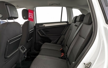 Volkswagen Tiguan II, 2018 год, 2 500 000 рублей, 18 фотография