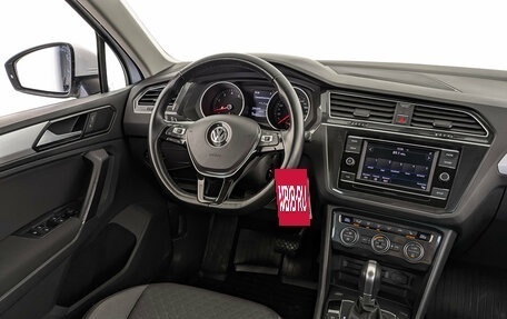 Volkswagen Tiguan II, 2018 год, 2 500 000 рублей, 27 фотография