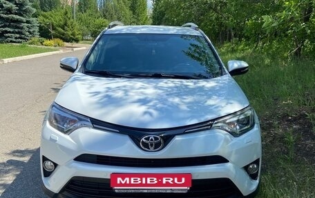 Toyota RAV4, 2018 год, 2 850 000 рублей, 10 фотография