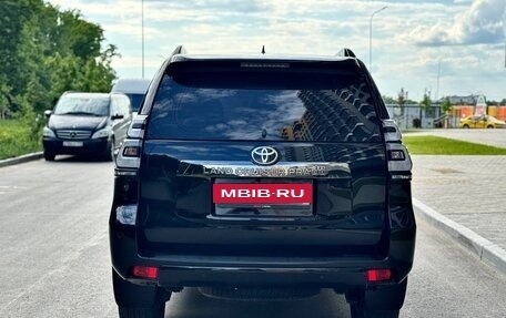Toyota Land Cruiser Prado 150 рестайлинг 2, 2021 год, 5 530 000 рублей, 7 фотография