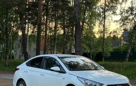 Hyundai Solaris II рестайлинг, 2019 год, 700 000 рублей, 3 фотография