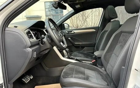 Volkswagen T-Roc I, 2023 год, 1 855 000 рублей, 7 фотография