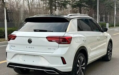 Volkswagen T-Roc I, 2023 год, 1 855 000 рублей, 6 фотография