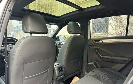 Volkswagen T-Roc I, 2023 год, 1 855 000 рублей, 9 фотография