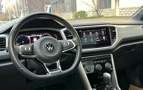 Volkswagen T-Roc I, 2023 год, 1 855 000 рублей, 11 фотография