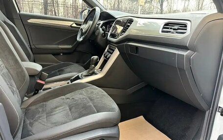 Volkswagen T-Roc I, 2023 год, 1 855 000 рублей, 13 фотография