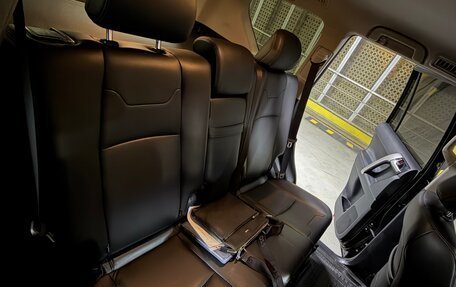Toyota Land Cruiser Prado 150 рестайлинг 2, 2021 год, 7 100 000 рублей, 16 фотография