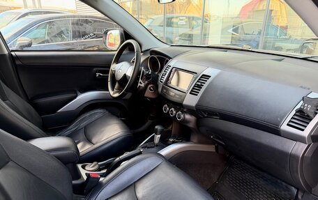 Mitsubishi Outlander III рестайлинг 3, 2010 год, 1 040 000 рублей, 13 фотография