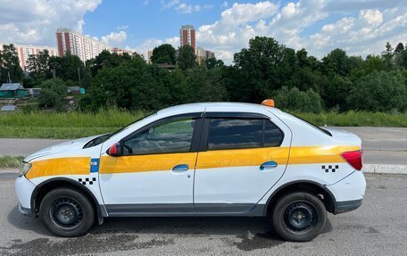 Renault Logan II, 2018 год, 450 000 рублей, 4 фотография