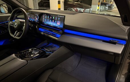 BMW 5 серия, 2025 год, 12 275 000 рублей, 10 фотография
