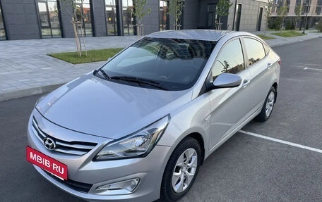 Hyundai Solaris II рестайлинг, 2015 год, 890 000 рублей, 3 фотография