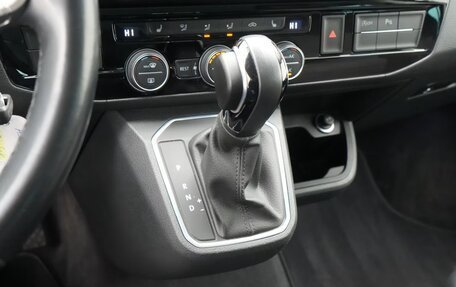 Volkswagen Transporter T6 рестайлинг, 2022 год, 4 840 000 рублей, 12 фотография