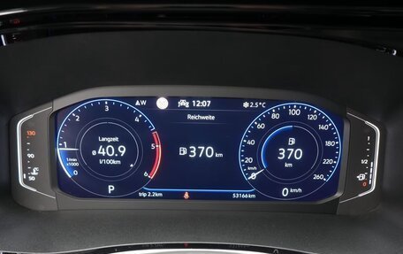 Volkswagen Transporter T6 рестайлинг, 2022 год, 4 840 000 рублей, 8 фотография