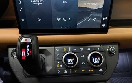 Land Rover Defender II, 2023 год, 10 990 000 рублей, 17 фотография