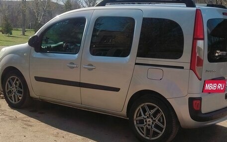 Renault Kangoo II рестайлинг, 2013 год, 1 300 000 рублей, 11 фотография
