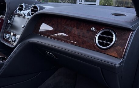 Bentley Bentayga I, 2018 год, 13 750 000 рублей, 19 фотография