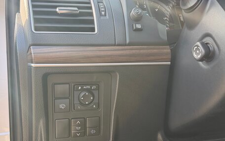 Toyota Land Cruiser Prado 150 рестайлинг 2, 2021 год, 5 000 000 рублей, 8 фотография
