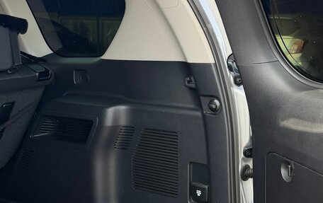 Toyota Land Cruiser Prado 150 рестайлинг 2, 2021 год, 5 000 000 рублей, 18 фотография