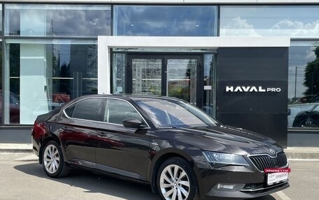Skoda Superb III рестайлинг, 2015 год, 1 762 000 рублей, 3 фотография