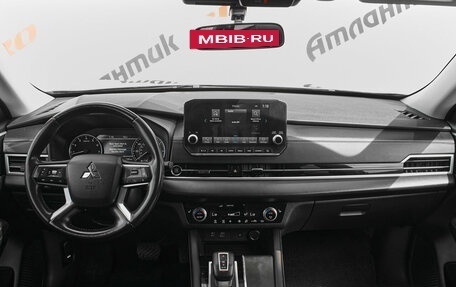 Mitsubishi Outlander, 2021 год, 3 450 000 рублей, 12 фотография