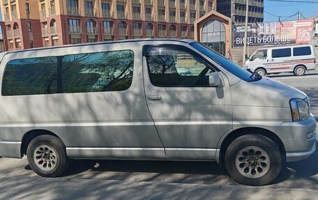 Toyota Regius, 2002 год, 1 250 000 рублей, 2 фотография