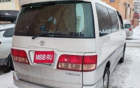 Toyota Regius, 2002 год, 1 250 000 рублей, 4 фотография