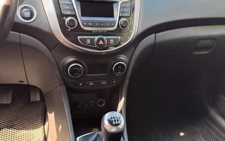 Hyundai Solaris II рестайлинг, 2014 год, 1 000 000 рублей, 7 фотография