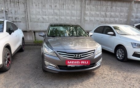 Hyundai Solaris II рестайлинг, 2014 год, 1 000 000 рублей, 2 фотография