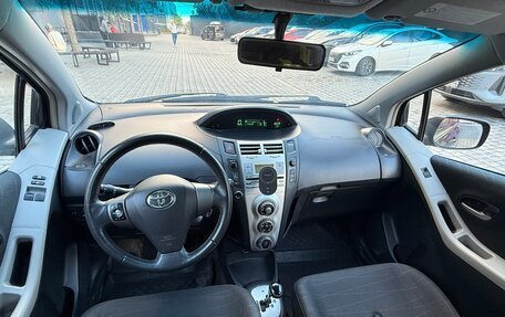 Toyota Yaris III рестайлинг, 2008 год, 520 000 рублей, 11 фотография